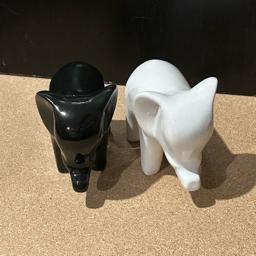 Black and White Elephant Figurine Set